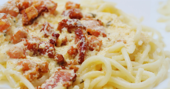 Carbonara: Tradição vs. Modernidade
