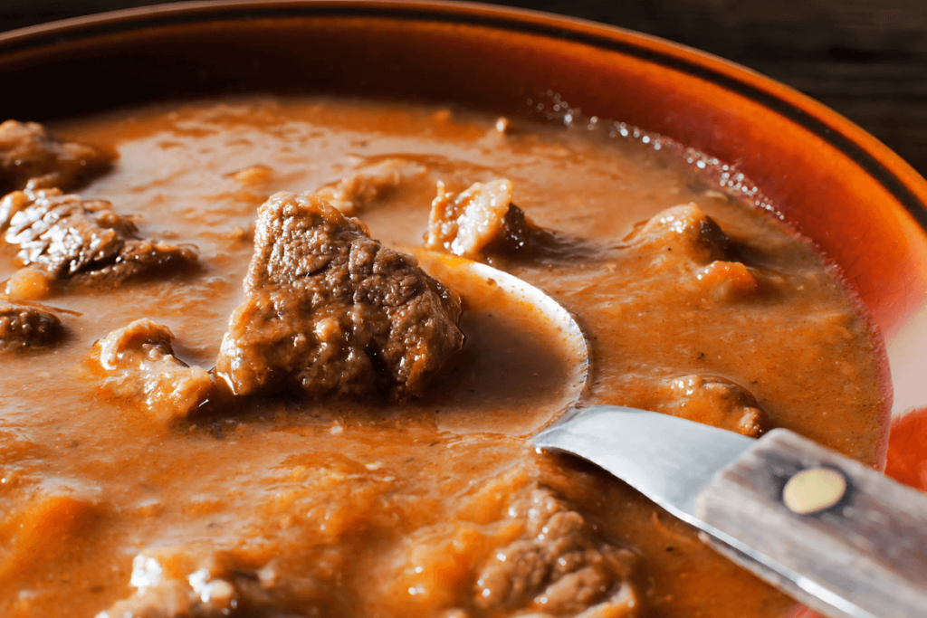 Foto do Goulash de Carne super Saboroso.
Goulash de Carne.