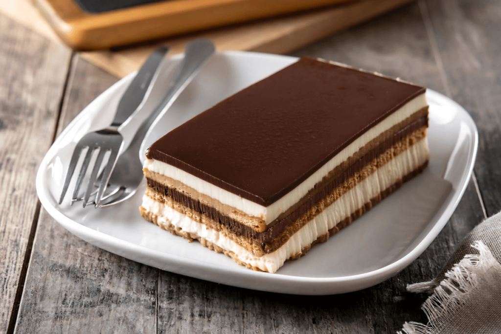Do Palácio Garnier à sua Mesa: A História e a Receita da Torta Ópera.