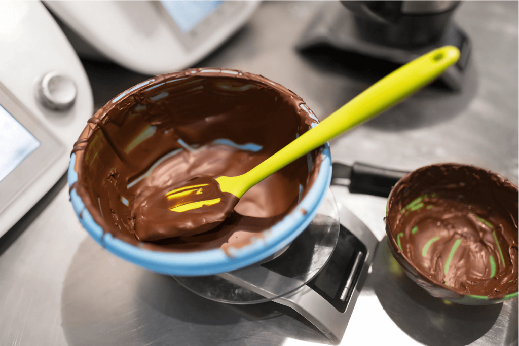 Chocolate na Balança de Cozinha em Confeitaria.
Erros comuns na confeitaria.