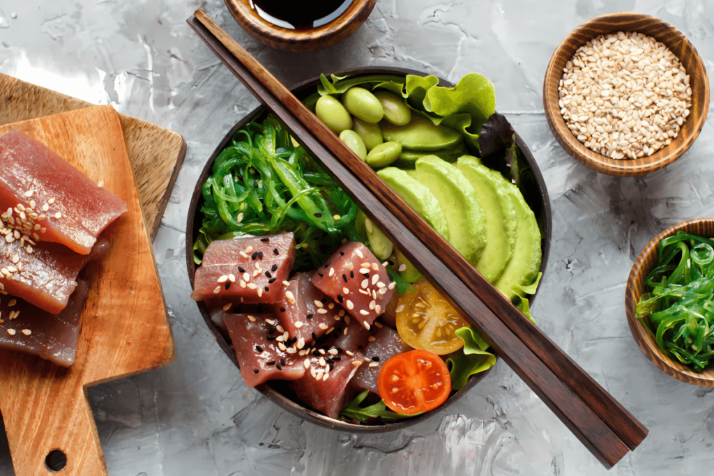 Poke Havaiano: Uma Jornada Culinária do Havaí ao Brasil.