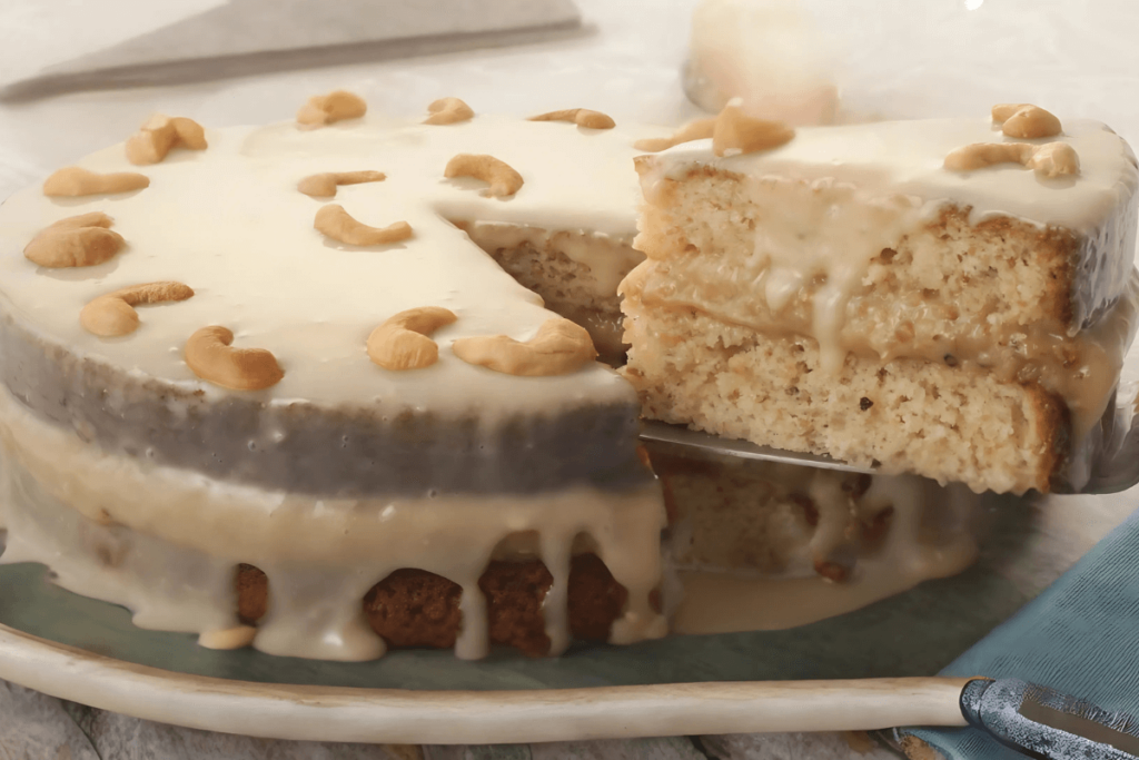 Bolo de caju com cobertura de chocolate branco.
Bolos caseiros - sabor do Ceará