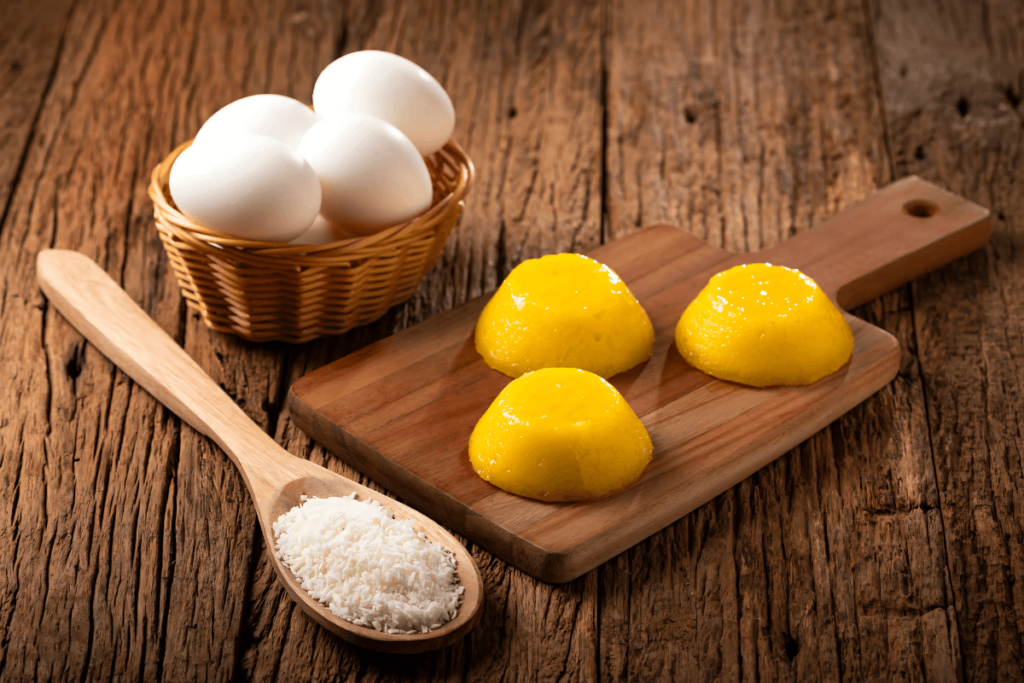 Passo a passo da receita de quindim fácil e cremoso da La Mandolina.
Receita Quindim Fácil Cremoso